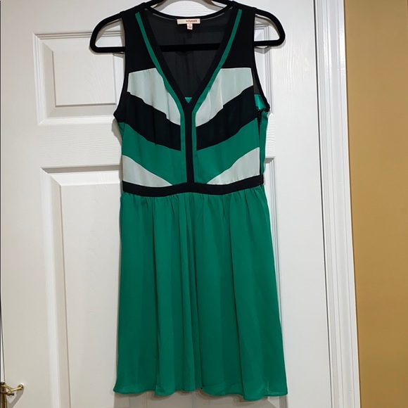 👗HOLLYWOULD WOMEN’S DRESS. SIZE 7